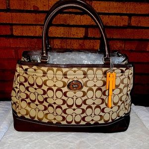 Signature coach park large tote khaki monogram